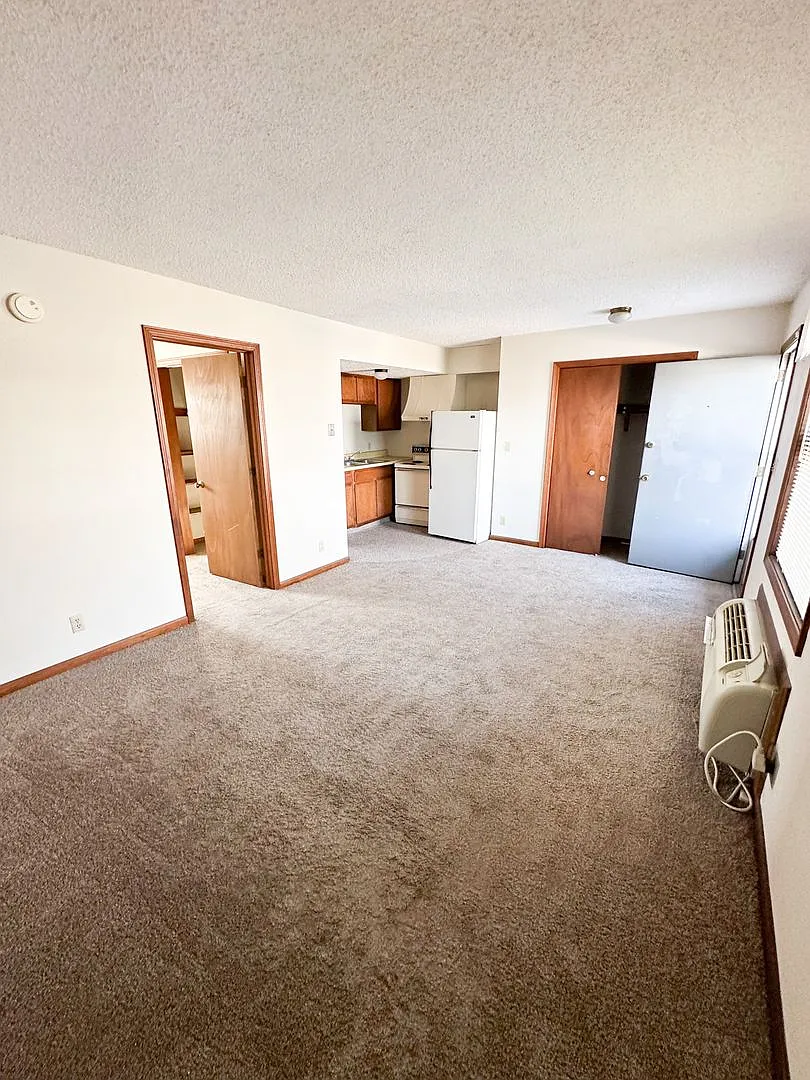 430 Skyline Dr. — Photo 3