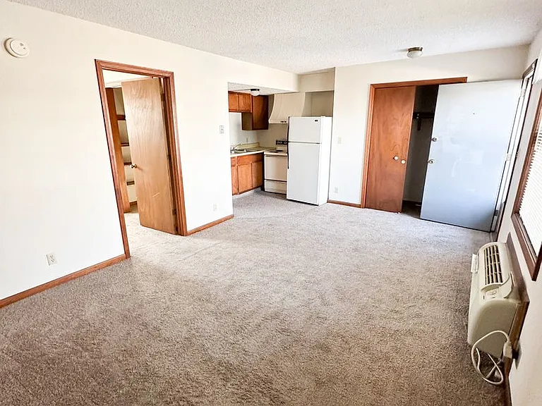 430 Skyline Dr — Photo 3
