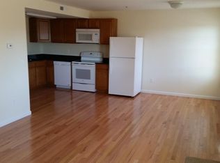 1221 N Main St APT G, Winterport, ME 04496