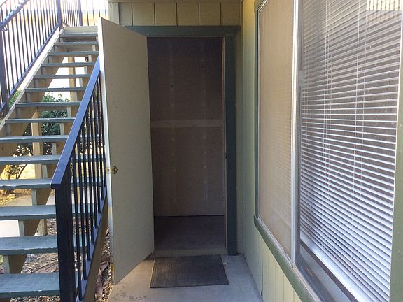 3rd image of 935 Kenwood Ave APT 3