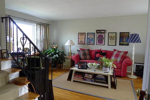 Sold by Robin Shapiro, LREB | media 16
