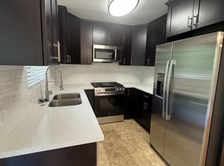 855 Moraga Dr APT 11, Los Angeles, CA 90049