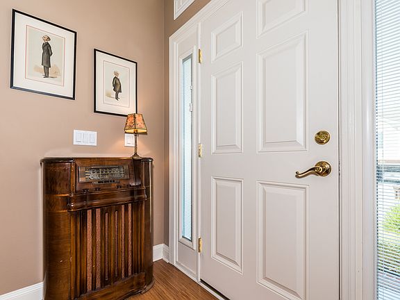 4th image of 117 Sunset Cir S