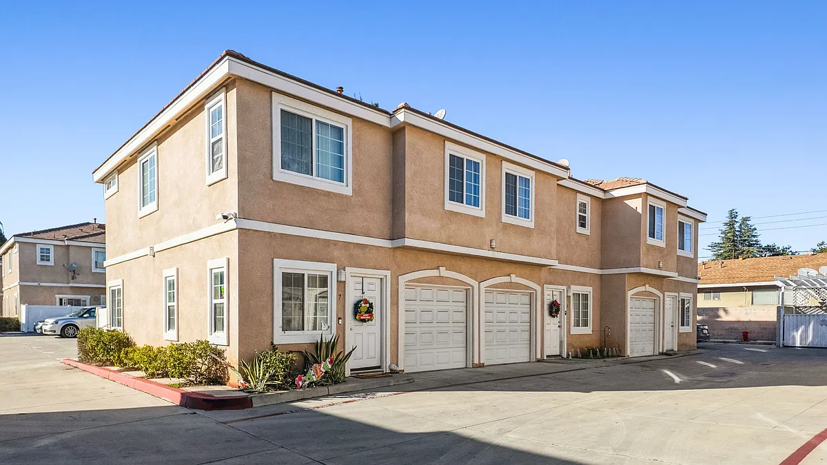 Building Photo - 1520 N Palm Ave #8