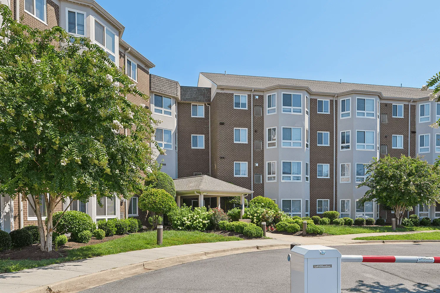 Village Lake Apartments — Photo 3