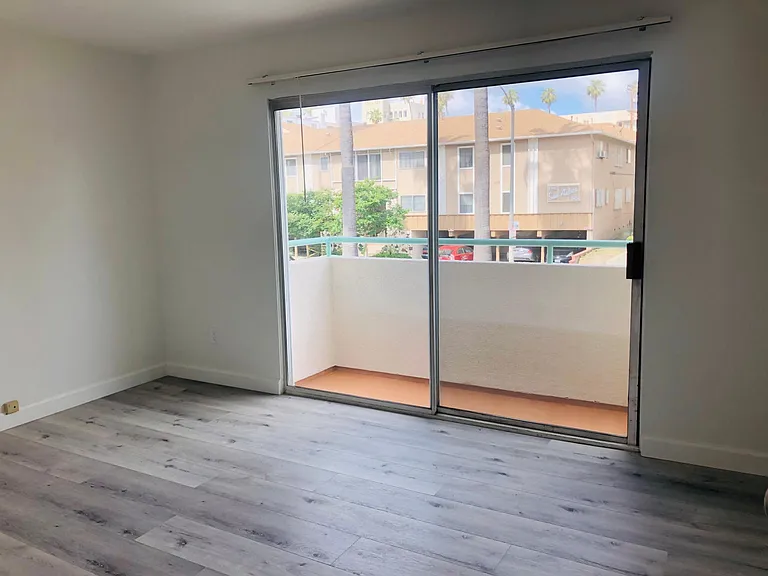 500 S Saint Andrews Pl #101 — Photo 11