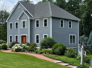 12 Hunters Rd, Bedford, NH 03110