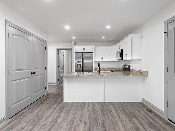 5th image of 1429 Park St