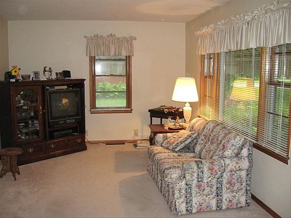 2nd image of 9345 E 191st St
