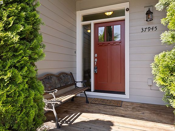 2nd image of 37945 Cascadia Village Dr