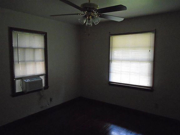 4th image of 2290 Earl St