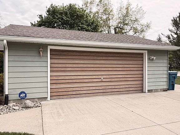 3rd image of 6505 Swallow Dr