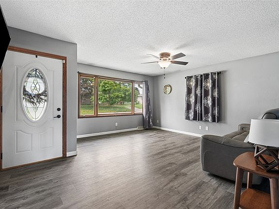3rd image of 1745 Daleview Dr
