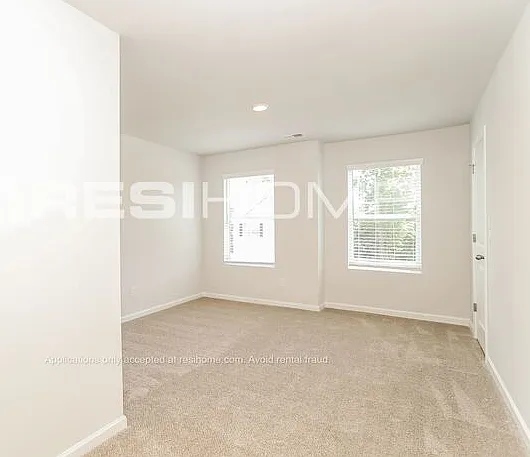 19 Winchester Ave — Photo 10
