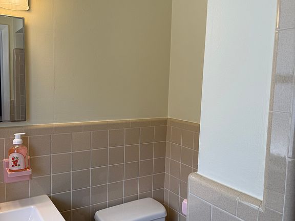 5th image of 309 Parkdale Dr #309