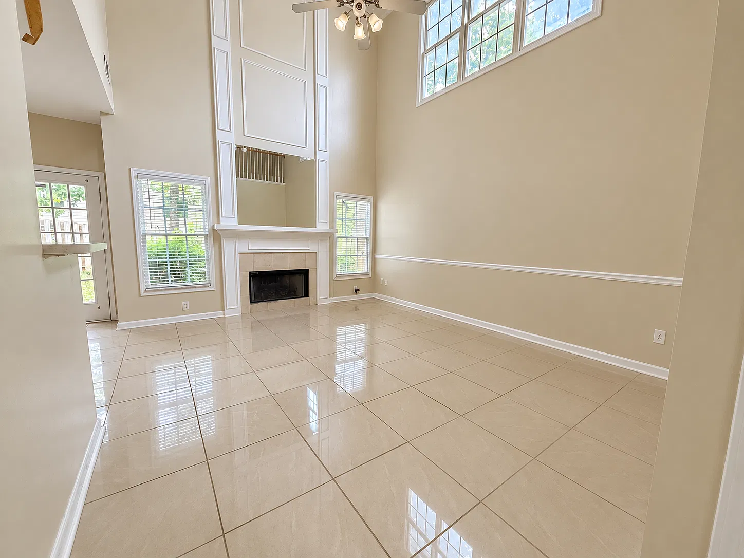 4 bed, 2.5 bath, 2332 sqft, $2,650 — Photo 3