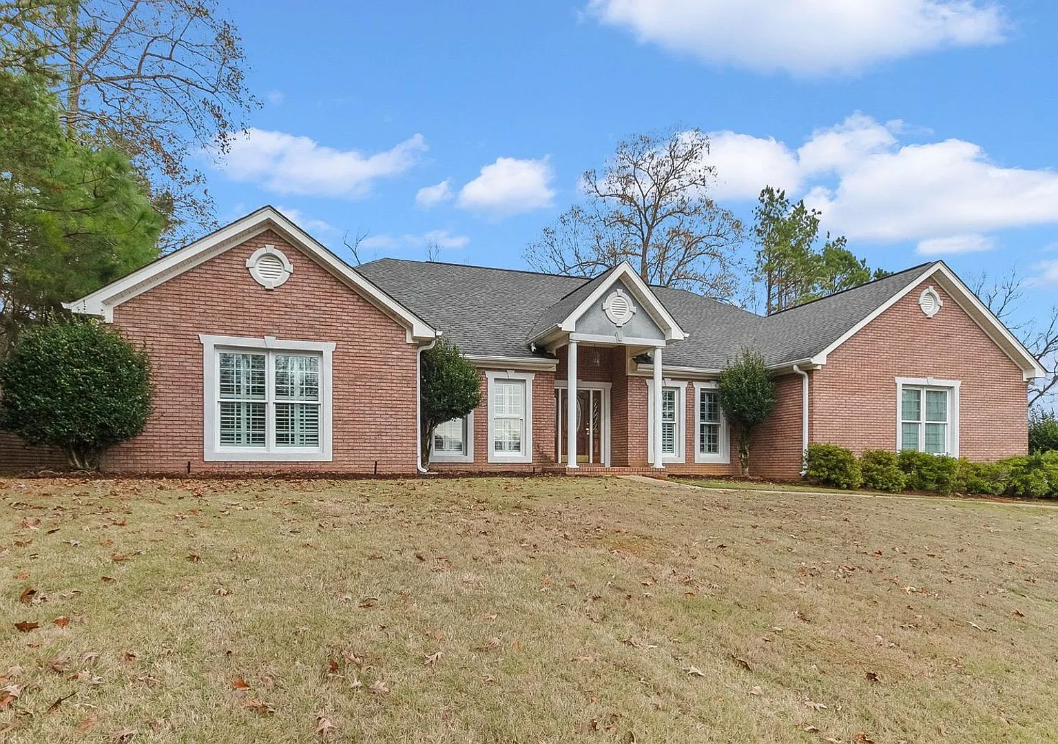 Spacious 3 Bed 2.5 Bath! Available for Fall 2026! Call to Schedule a Tour Today! — Photo 2