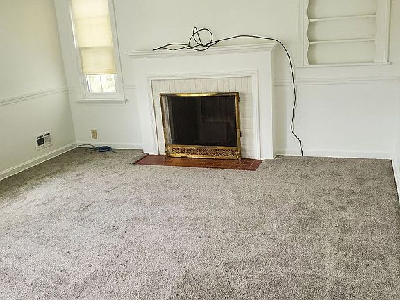 3rd image of 105 W Liberty Ct
