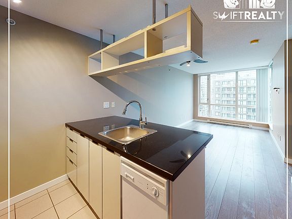 03_1805-1082 _Seymour St_kitchen window view_04172025