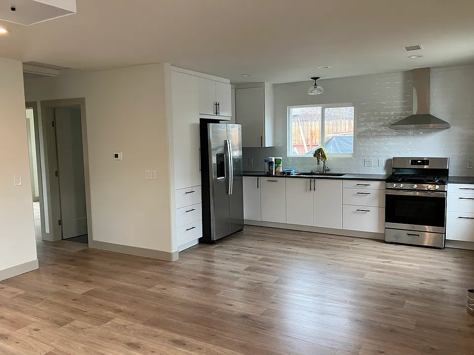 405 Laurel Ave #B