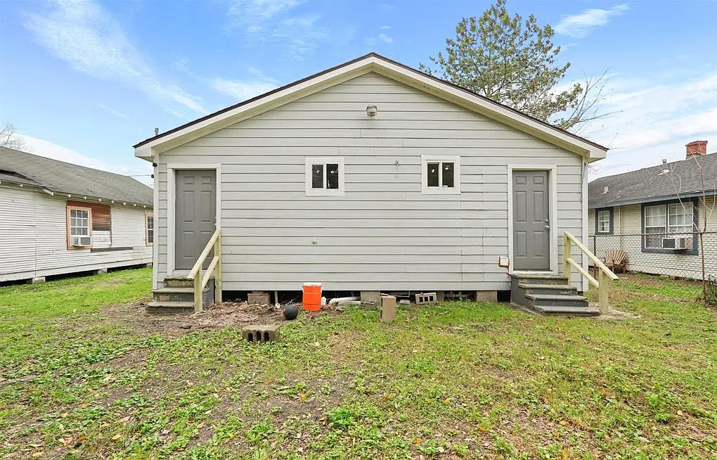 2 bed, 1.0 bath, 700 sqft, $1,400 — Photo 2