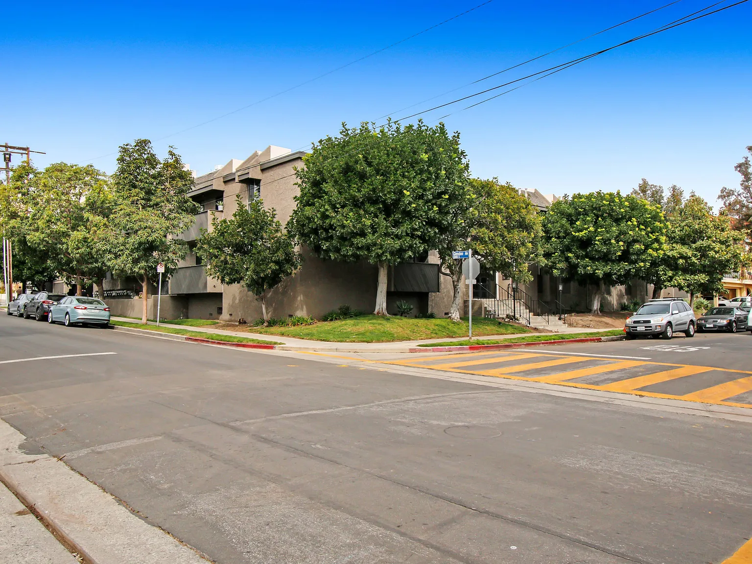 10795 Woodbine — Photo 2