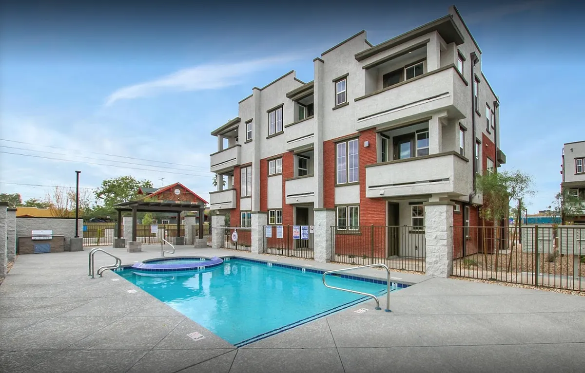 Building Photo - 8th & Row Townhomes