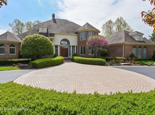5 Watergate Dr, South Barrington, IL 60010