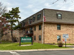 475 N Cass Ave APT 202, Westmont, IL