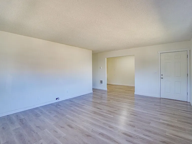 704 N Broadway St — Photo 16