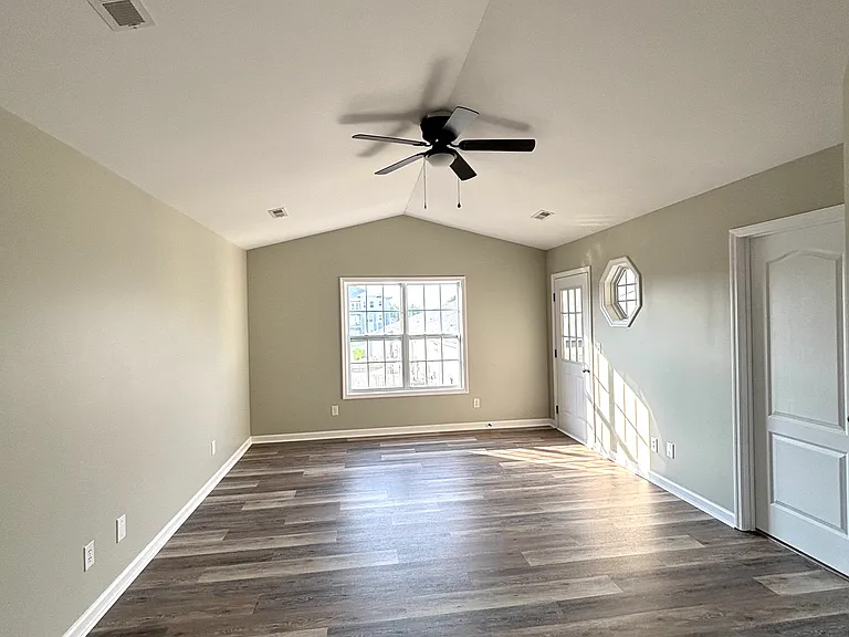 407 Triton Ln — Photo 9