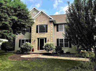 402 E Carrington Ln, Appleton, WI 54913