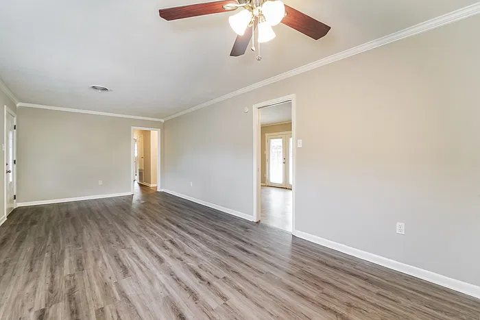 3 bed, 2.0 bath, 1427 sqft, $1,575 — Photo 4