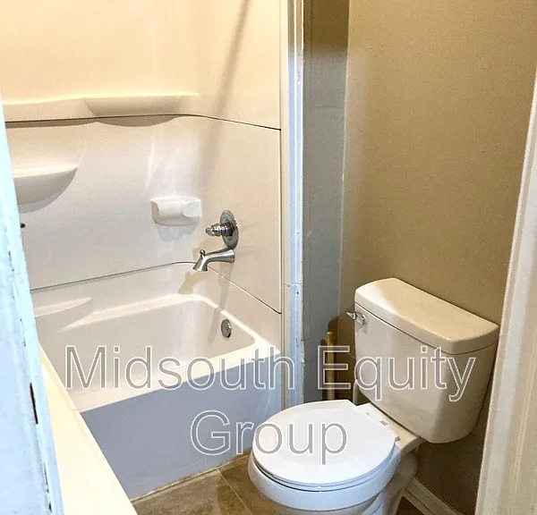 214 W South St — Photo 13