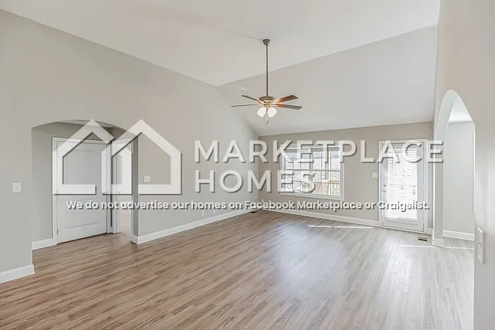534 Somerset Ln — Photo 5