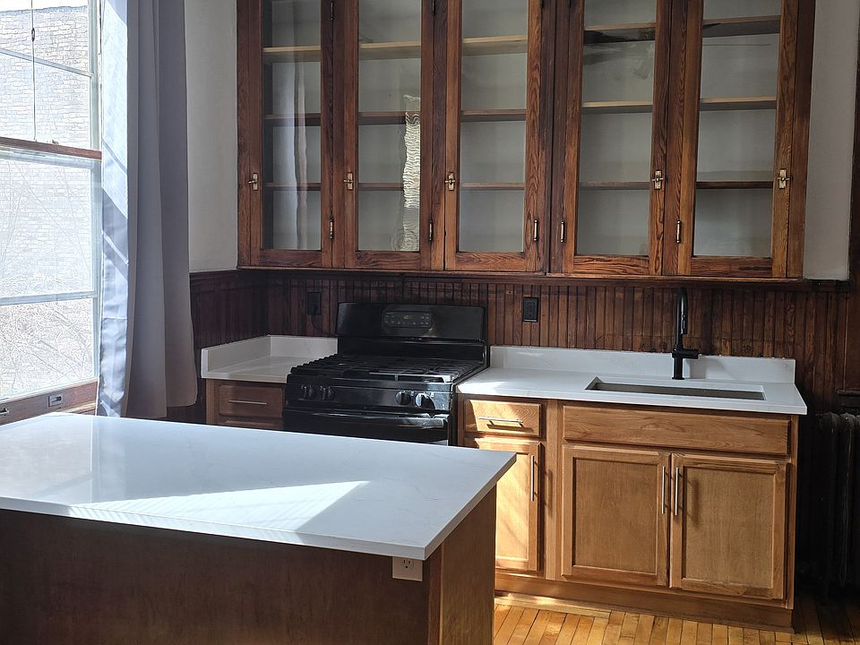 1st image of 1920 Stevens Ave Unit 3
