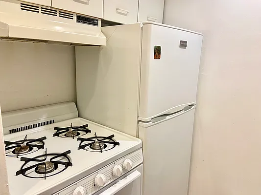 Rented by E Realty International Corp | media 25