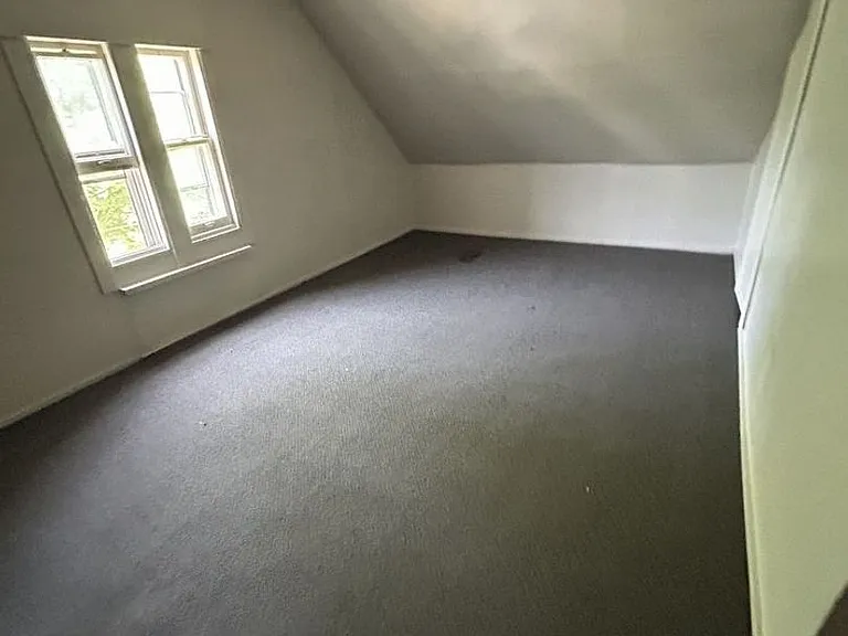 2121 W Brown St — Photo 17