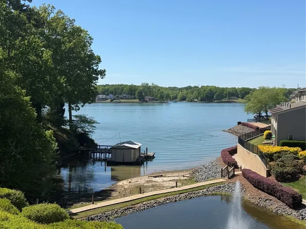 14614 Waterside Dr, Charlotte, NC 28278