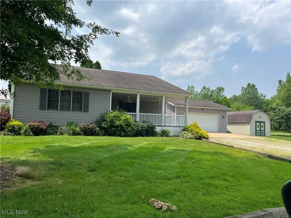 2065 Wadsworth Rd, Barberton, OH 44203