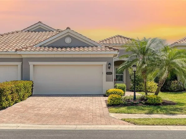 1203 Calle Grand St, Bradenton, FL 34209