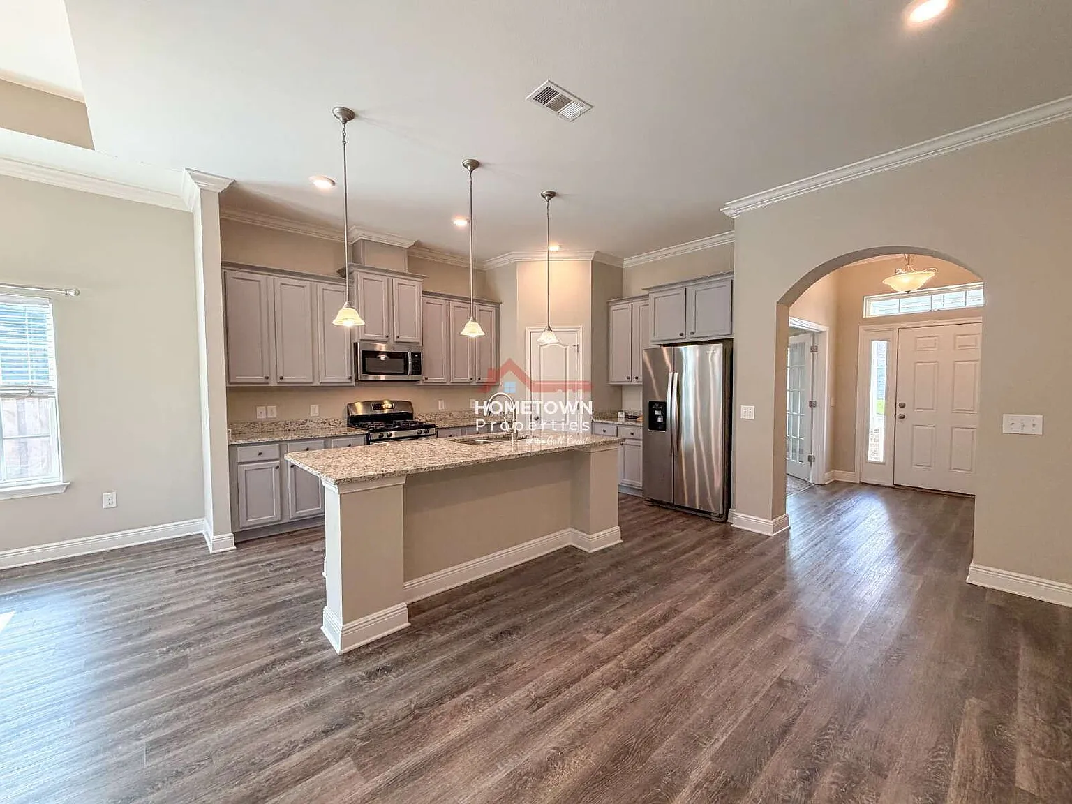 3 bed, 2.0 bath, 1904 sqft, $2,295 — Photo 3
