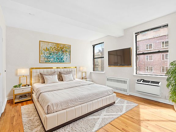 2nd image of 201 E 12th St APT 309