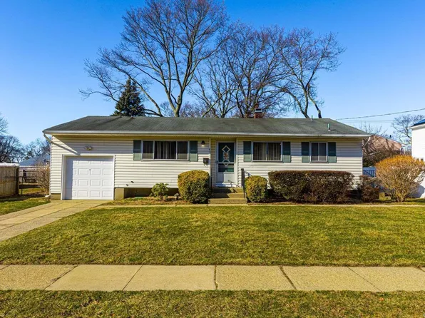 46 43rd Street, Islip, NY 11751