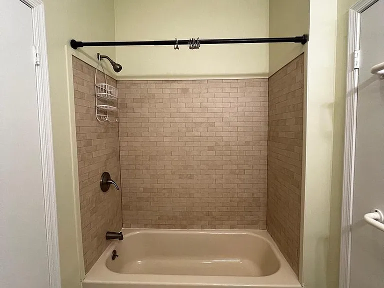 443 Fairmount Ave #D — Photo 10