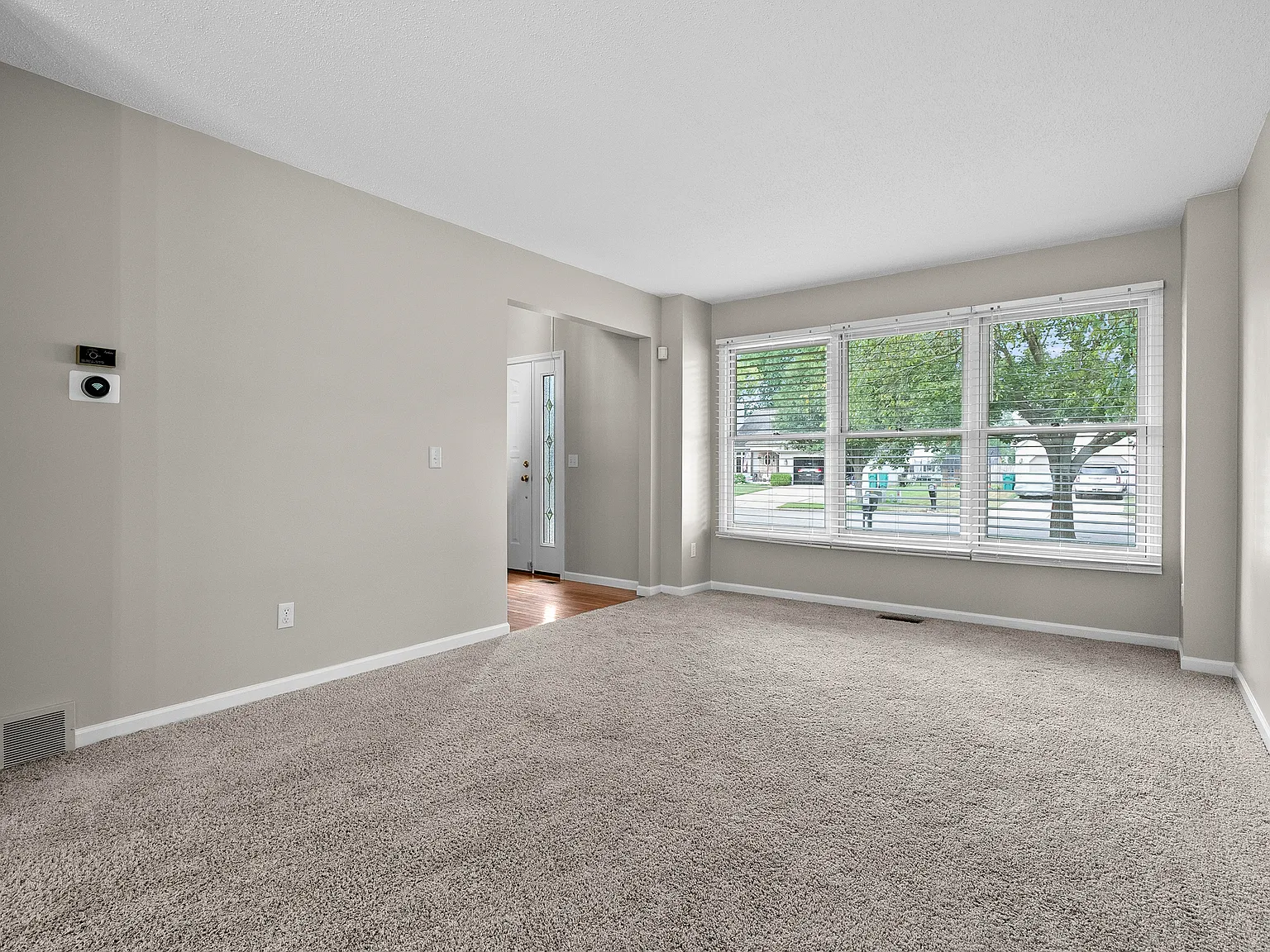4 bed, 2585 sqft, $2,700 — Photo 4