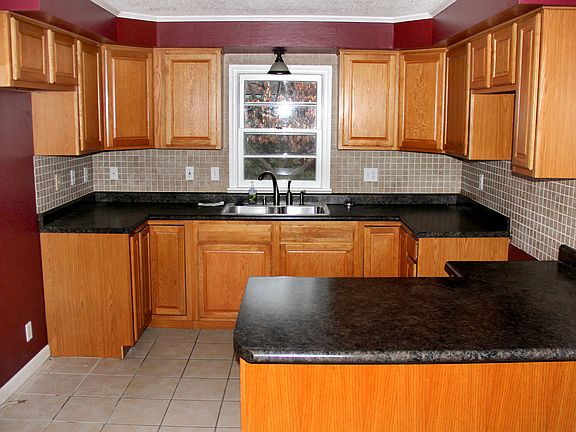 5th image of 824 S Margrave St