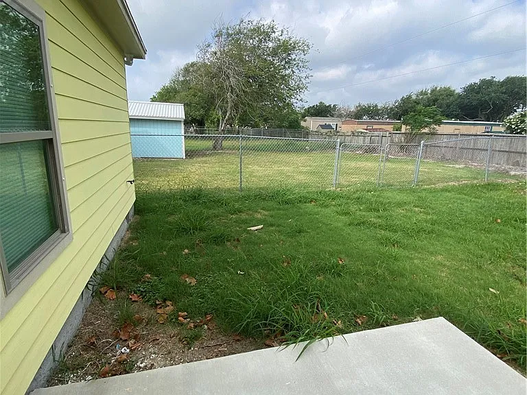 706 Military Dr — Photo 17