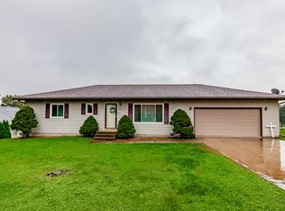 210 E 24th St S, Newton, IA 50208
