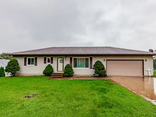 210 E 24th St S, Newton, IA 50208